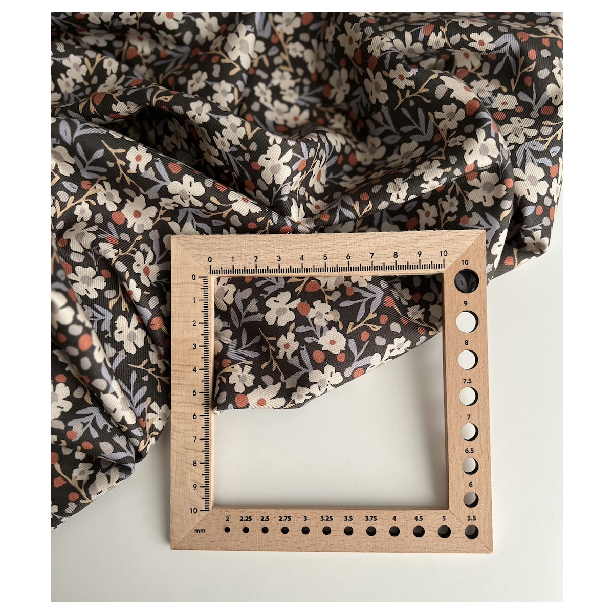 Tissu sergé / twill de coton organique imprimé fond ébène Tissus issus de l'agriculture biologique  - 6