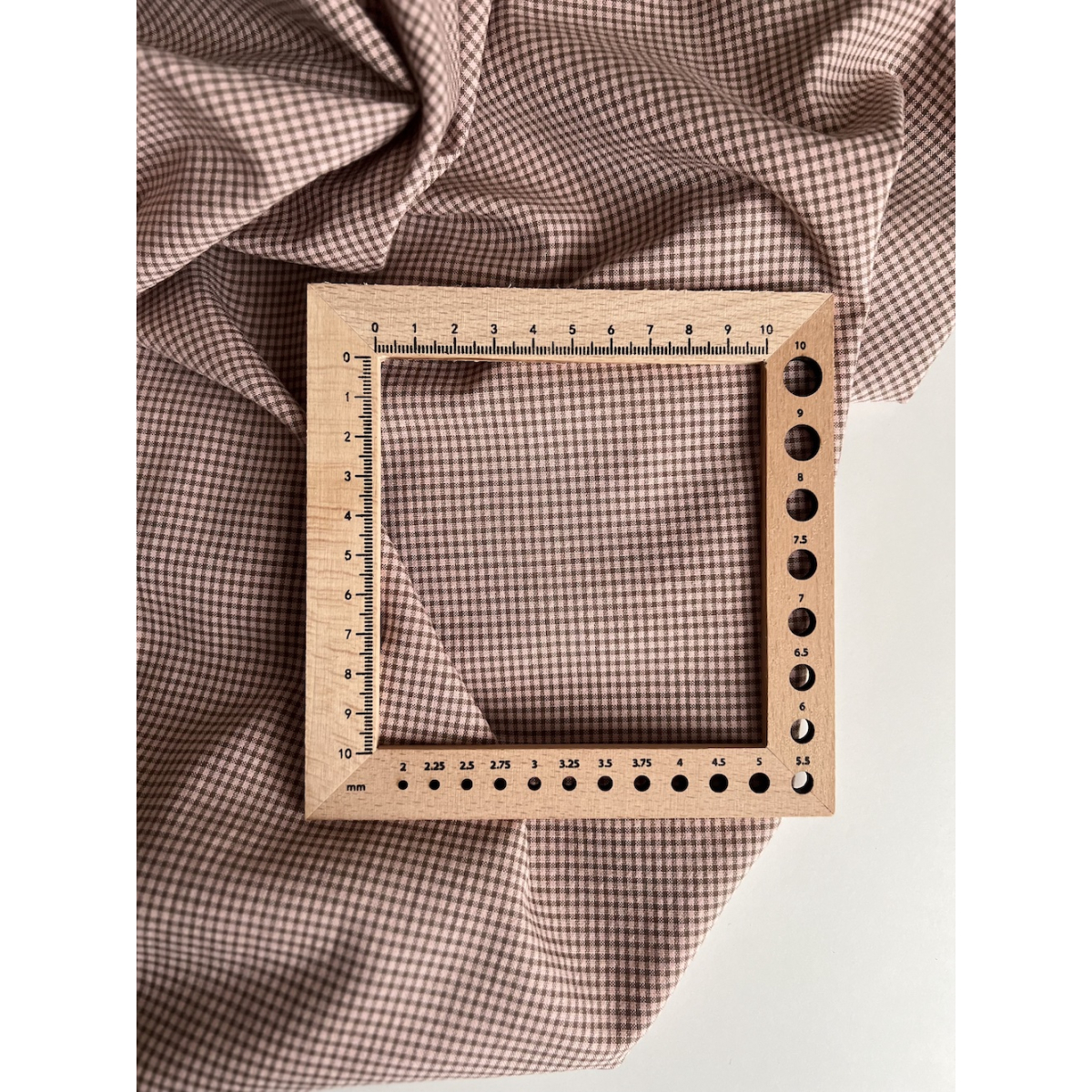 Seersucker / Coton gaufré vichy mini 1mm kaki / nude Batikou - 7 Seersucker / Coton gaufré vichy mini 1mm kaki / nude Batikou - 7
