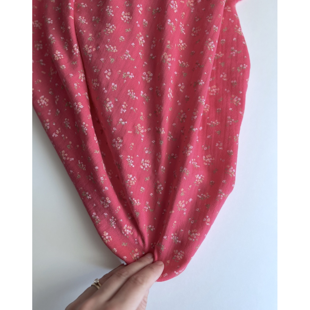 Margot - Double gaze de coton coloris fond framboise imprimé fleuri Tissus issus de l'agriculture biologique  - 3