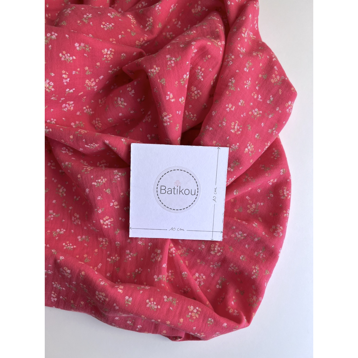 Margot - Double gaze de coton coloris fond framboise imprimé fleuri Tissus issus de l'agriculture biologique  - 4