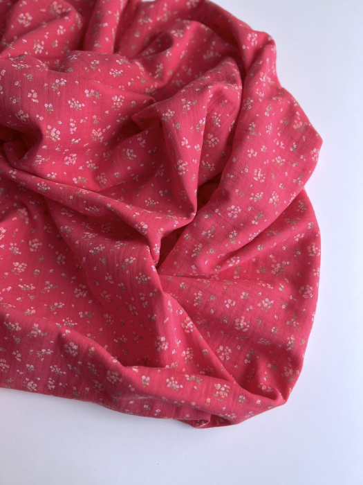 Margot - Double gaze de coton coloris fond framboise imprimé fleuri Tissus issus de l'agriculture biologique  - 6