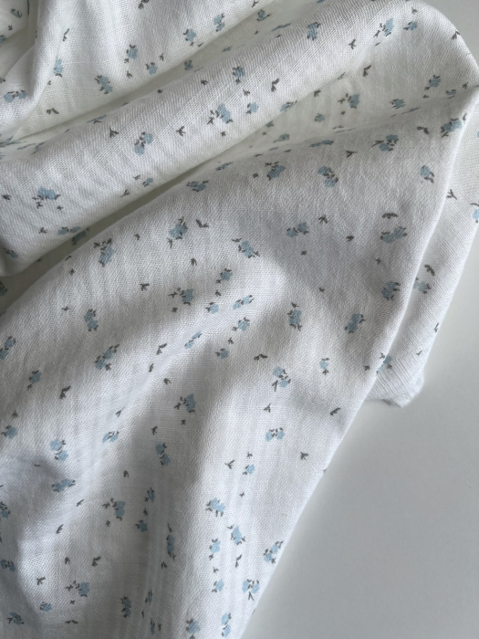 Seersucker / Coton gaufré doux motif fleuri bleu ciel Batikou - 4