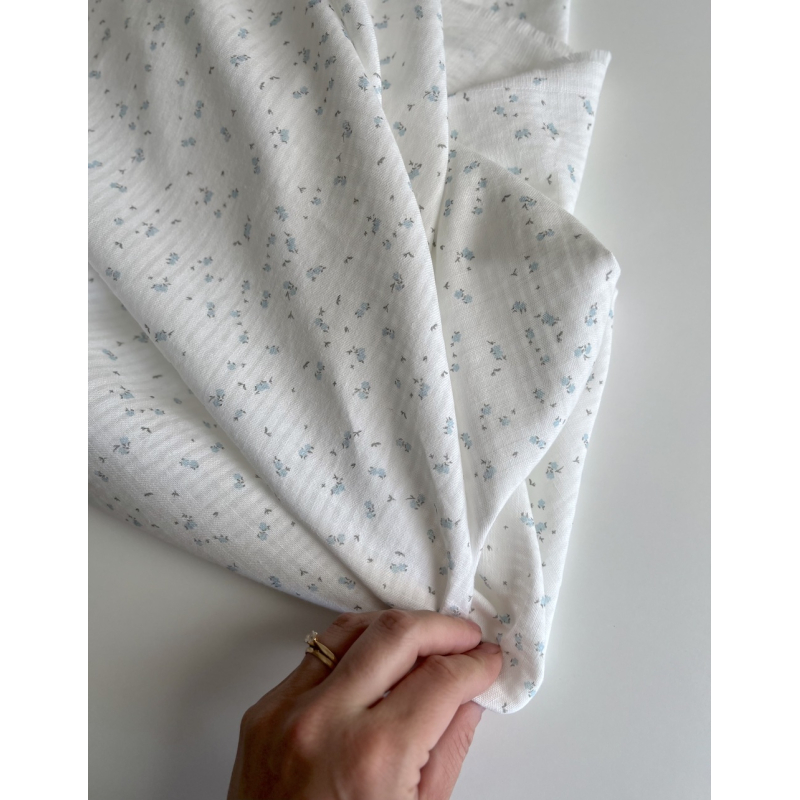 Seersucker / Coton gaufré doux motif fleuri bleu ciel Batikou - 2