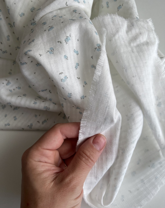 Seersucker / Coton gaufré doux motif fleuri bleu ciel Batikou - 7