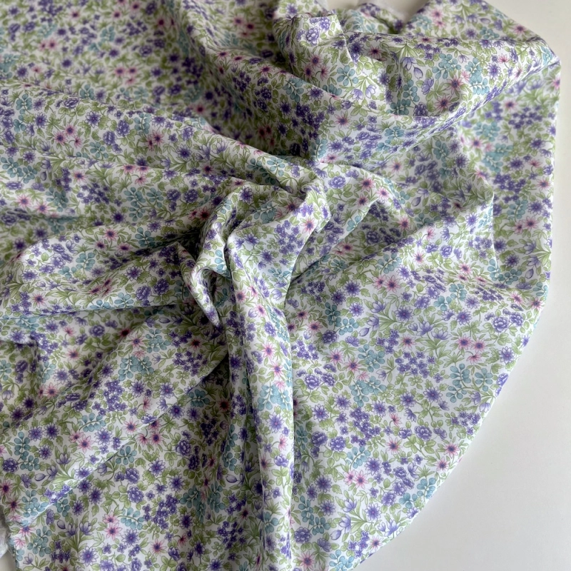 Rita - Batiste de coton bio SILKYNE à imprimé fleuri bleu et vert Tissus issus de l'agriculture biologique  - 1