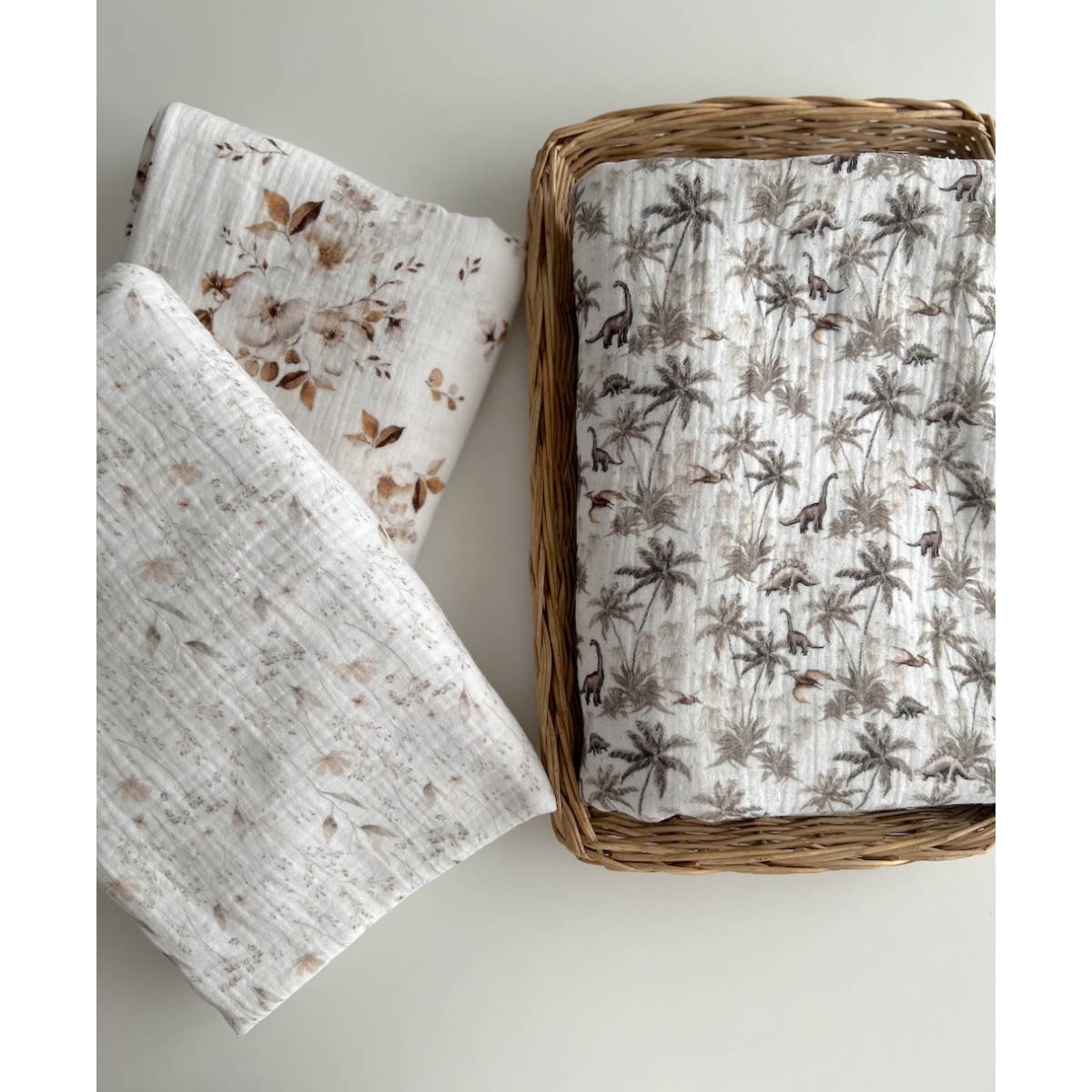 Dino - Double gaze de coton imprimé dinosaures taupe / kaki Qualité Oeko-tex - 10 Dino - Double gaze de coton imprimé dinosaures taupe / kaki Qualité Oeko-tex - 10