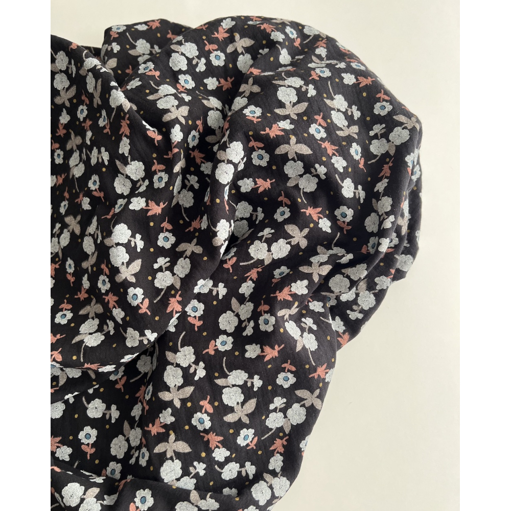 Olivia - Double gaze de coton coloris fond noir imprimé fleuri Tissus issus de l'agriculture biologique  - 3