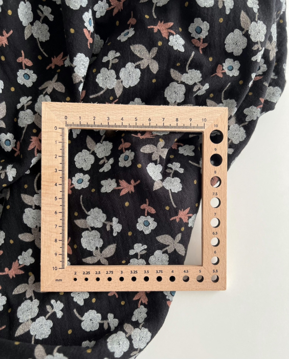 Olivia - Double gaze de coton coloris fond noir imprimé fleuri Tissus issus de l'agriculture biologique  - 6