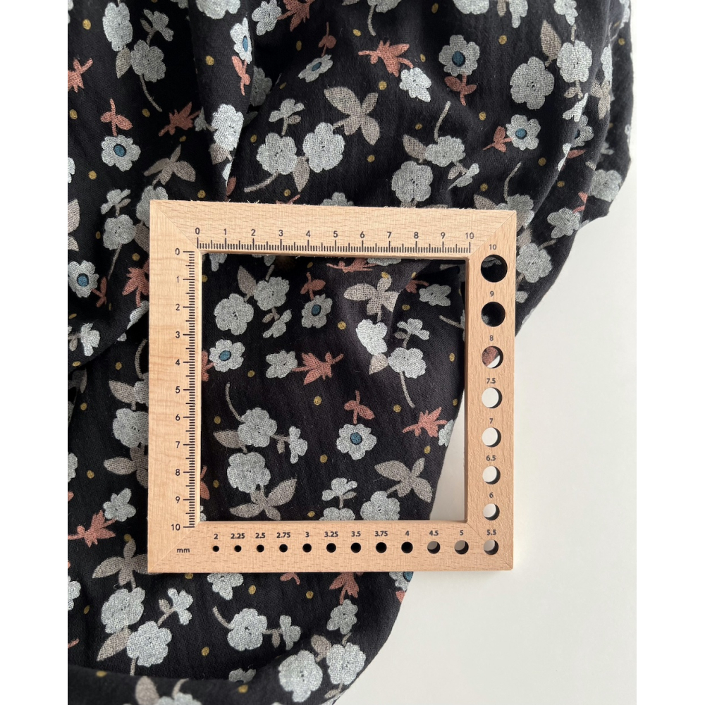 Olivia - Double gaze de coton coloris fond noir imprimé fleuri Tissus issus de l'agriculture biologique  - 6