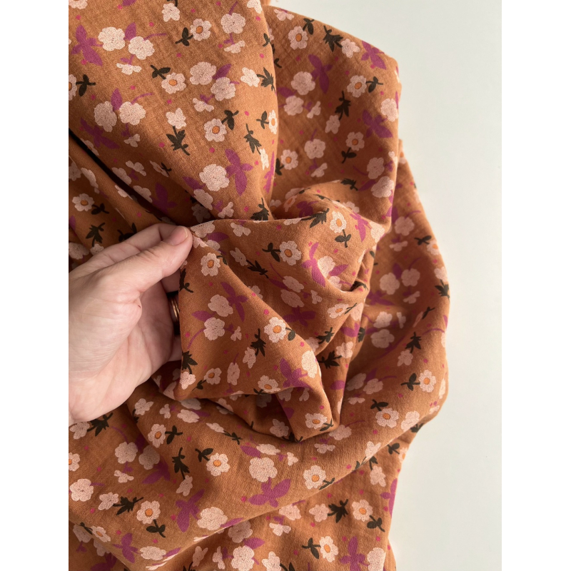Olivia - Double gaze de coton coloris fond écureuil imprimé fleuri Tissus issus de l'agriculture biologique  - 3