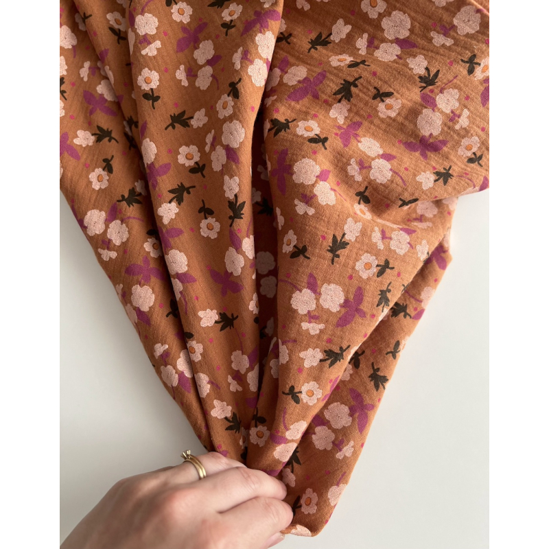 Olivia - Double gaze de coton coloris fond écureuil imprimé fleuri Tissus issus de l'agriculture biologique  - 4