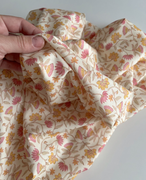 India - Popeline de coton BIO imprimé fleurs indiennes fond écru Tissus issus de l'agriculture biologique  - 2