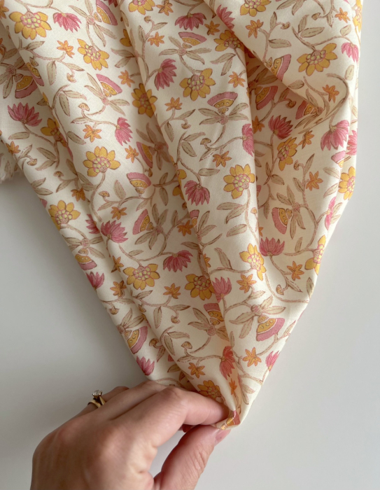 India - Popeline de coton BIO imprimé fleurs indiennes fond écru Tissus issus de l'agriculture biologique  - 3