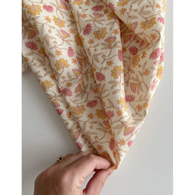 India - Popeline de coton BIO imprimé fleurs indiennes fond écru Tissus issus de l'agriculture biologique  - 3