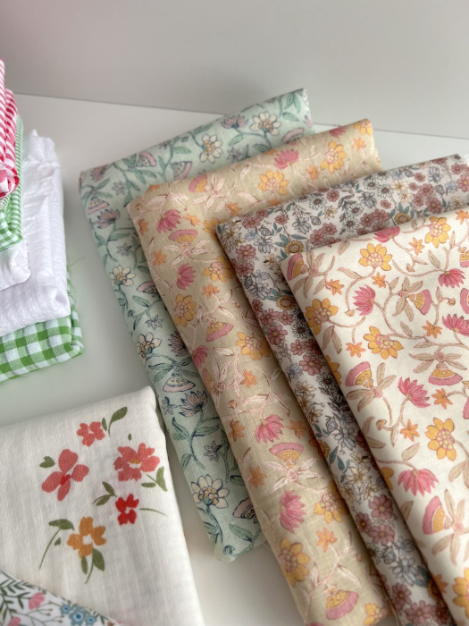 India - Popeline de coton BIO imprimé fleurs indiennes fond écru Tissus issus de l'agriculture biologique  - 7