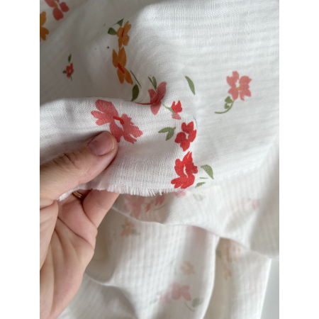 Seersucker / Coton gaufré doux fond blanc motif fleuri rouge rose Batikou - 2 Seersucker / Coton gaufré doux fond blanc motif fleuri rouge rose Batikou - 2