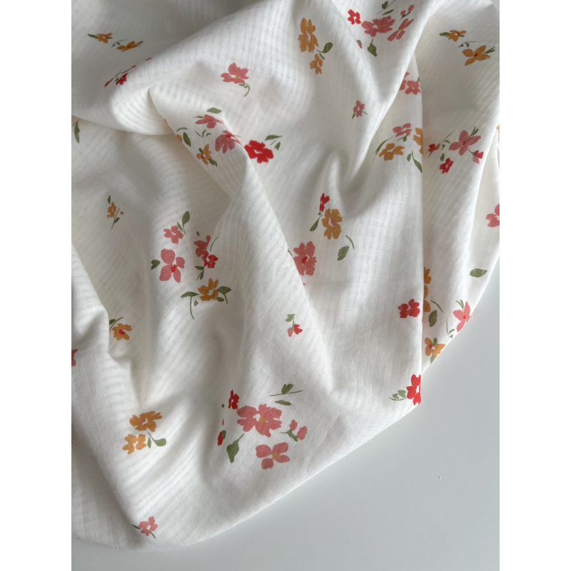 Seersucker / Coton gaufré doux fond blanc motif fleuri rouge rose Batikou - 8