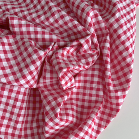 Seersucker / Coton gaufré vichy 6mm rose framboise / blanc Batikou - 1 Seersucker / Coton gaufré vichy 6mm rose framboise / blanc Batikou - 1