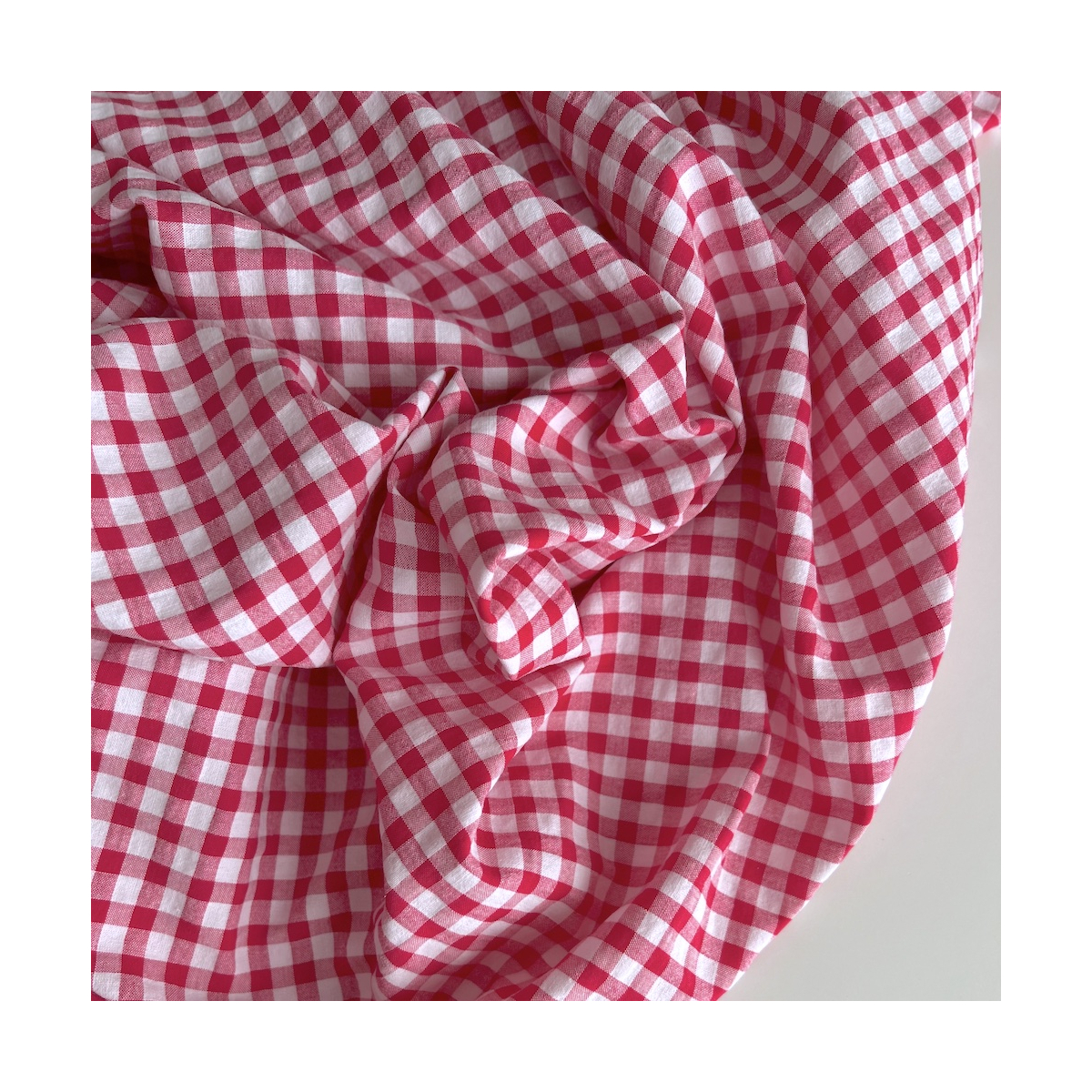 Seersucker / Coton gaufré vichy 6mm rose framboise / blanc Batikou - 1 Seersucker / Coton gaufré vichy 6mm rose framboise / blanc Batikou - 1