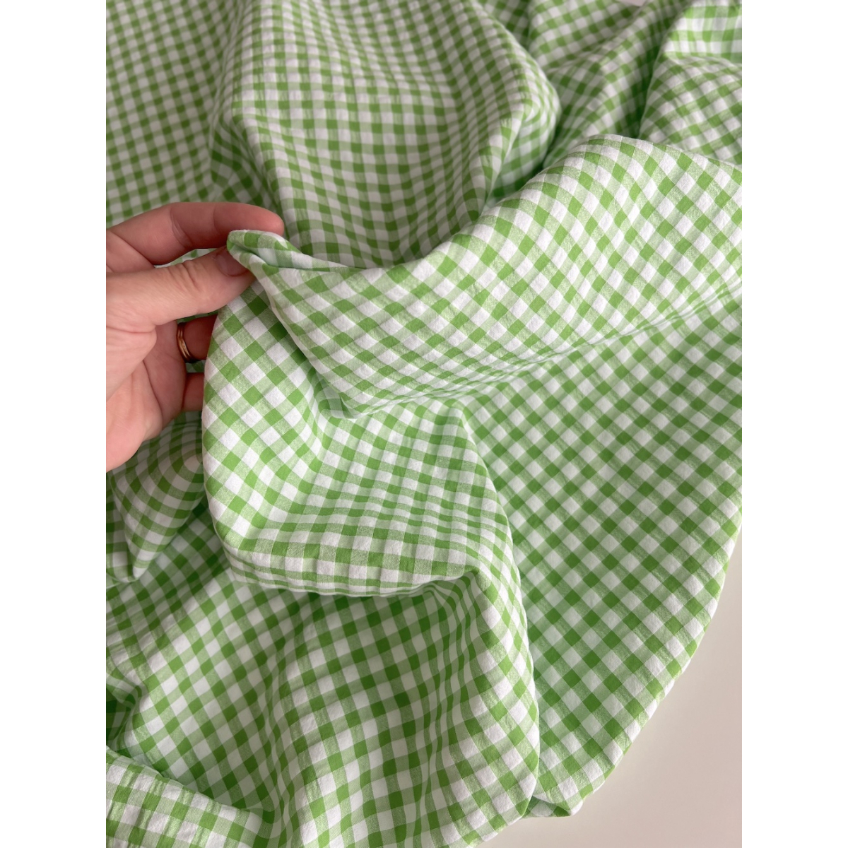 Seersucker / Coton gaufré vichy 6mm vert lime / blanc Batikou - 9 Seersucker / Coton gaufré vichy 6mm vert lime / blanc Batikou - 9