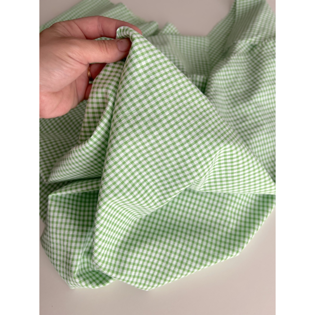 Seersucker / Coton gaufré vichy mini 3mm Vert lime / blanc Batikou - 5 Seersucker / Coton gaufré vichy mini 3mm Vert lime / blanc Batikou - 5