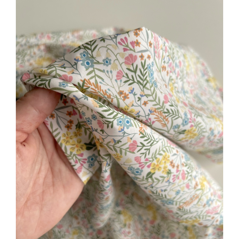 Lucie - Popeline classique coton BIO fond blanc à motifs fleuri vert Tissus issus de l'agriculture biologique  - 2
