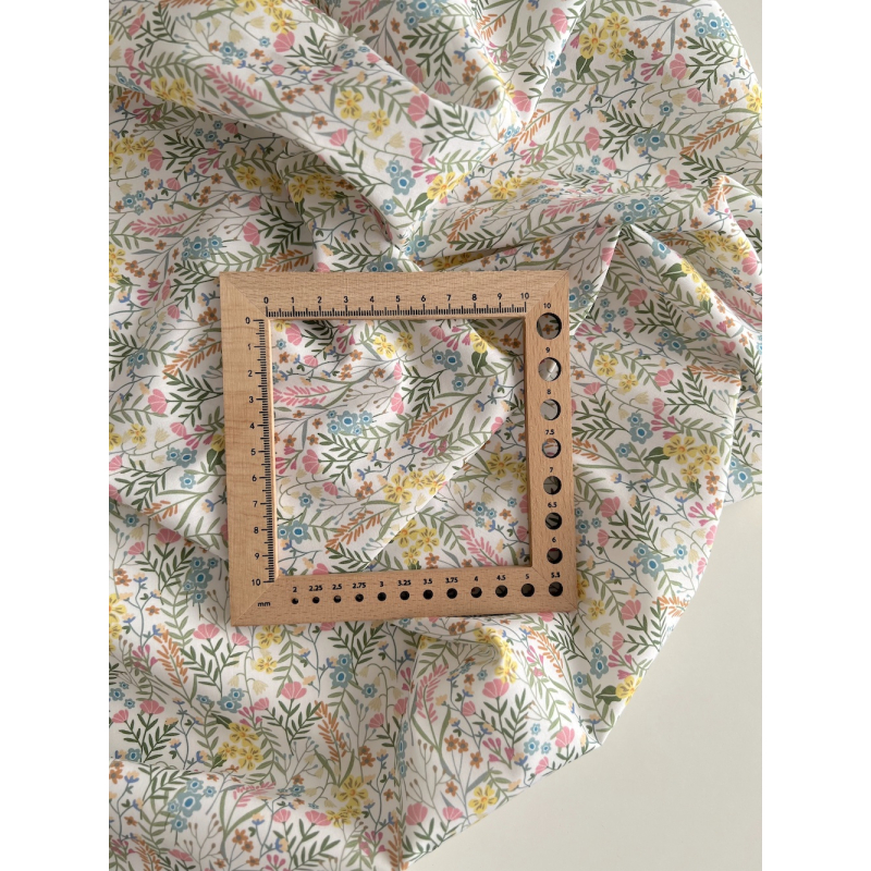 Lucie - Popeline classique coton BIO fond blanc à motifs fleuri vert Tissus issus de l'agriculture biologique  - 4