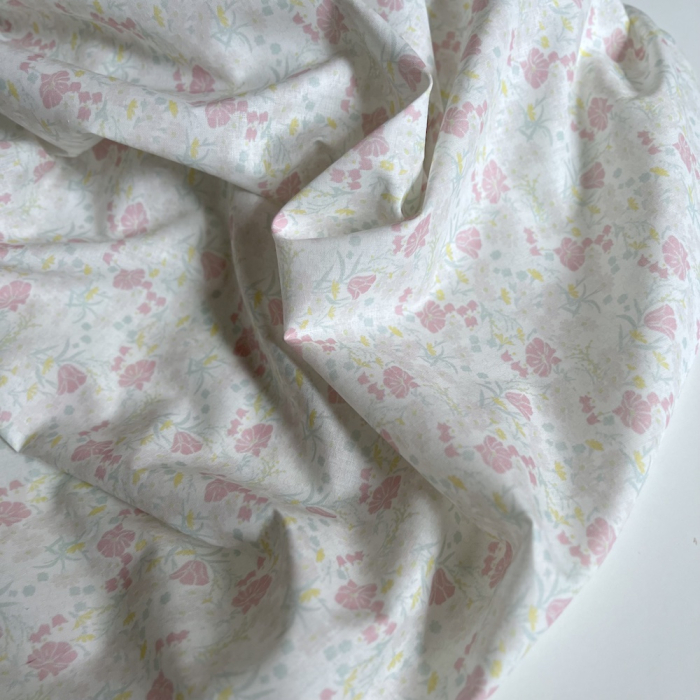 Enora - Batiste de coton bio SILKYNE à imprimé fleuri pastel Tissus issus de l'agriculture biologique  - 1