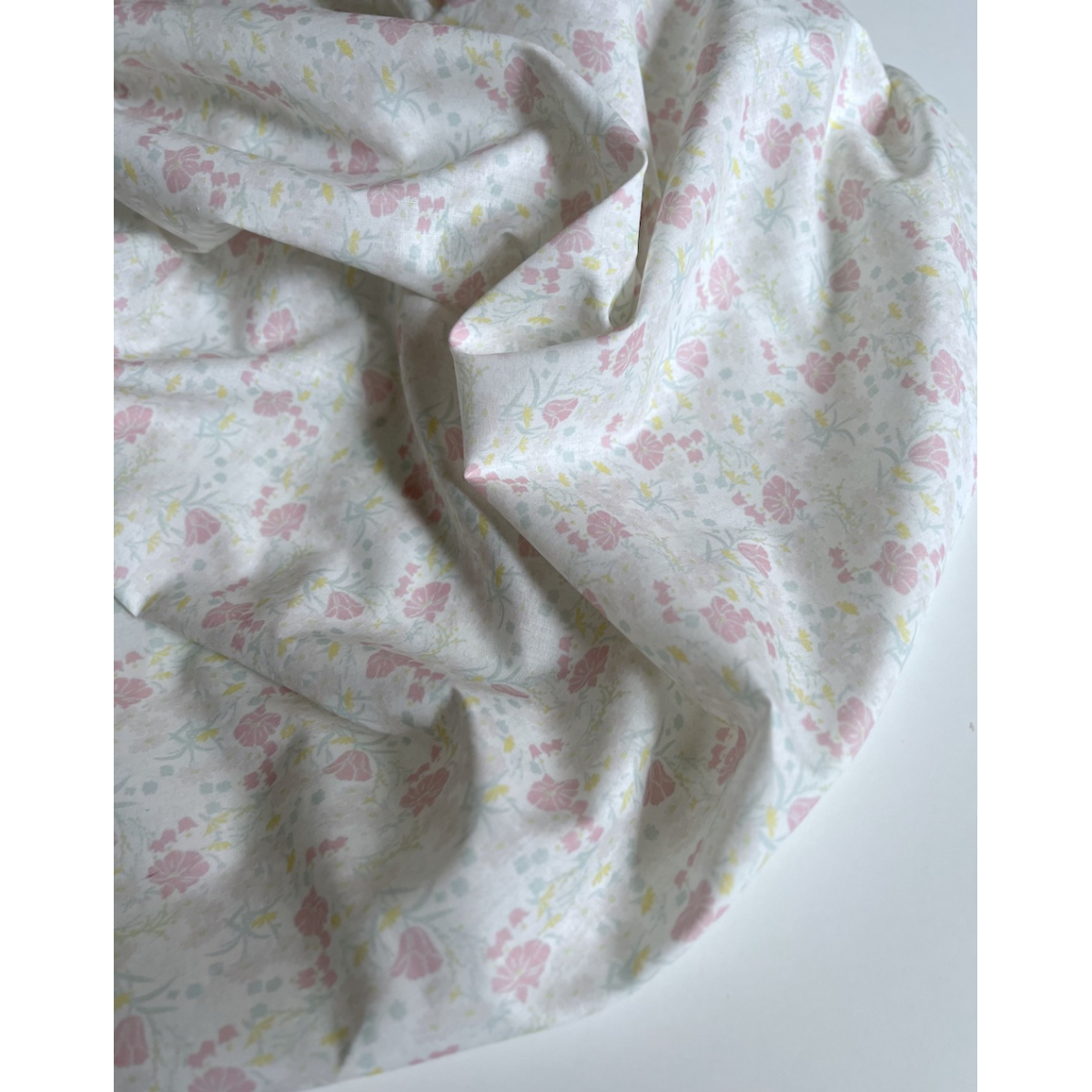 Enora - Batiste de coton bio SILKYNE à imprimé fleuri pastel Tissus issus de l'agriculture biologique  - 4 Enora - Batiste de coton bio SILKYNE à imprimé fleuri pastel Tissus issus de l'agriculture biologique  - 4