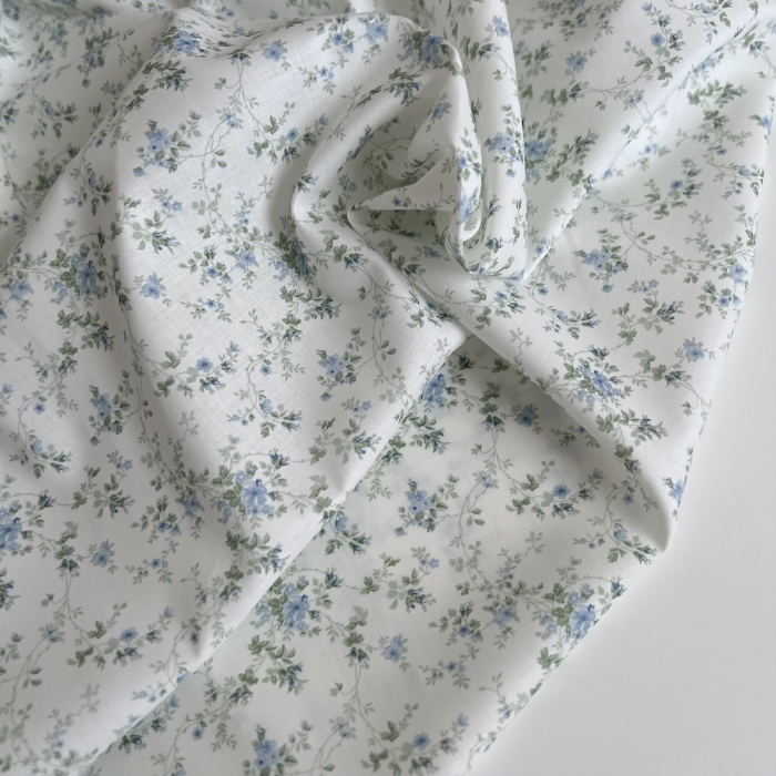 Pippa - Batiste de coton bio SILKYNE à imprimé fleuri bleu/vert Tissus issus de l'agriculture biologique  - 1