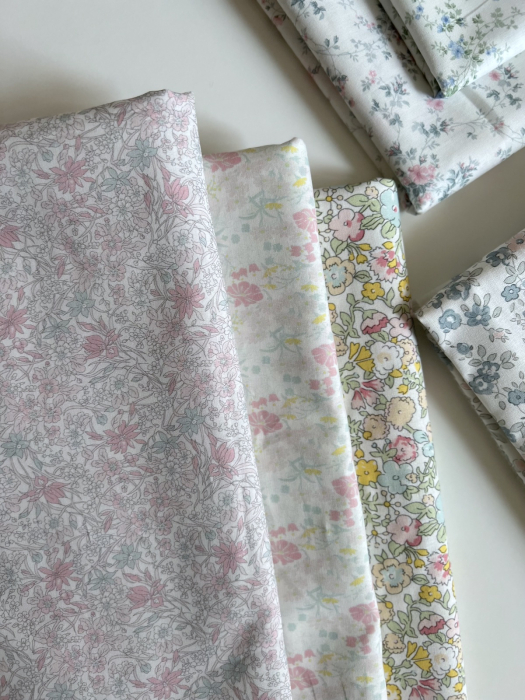 Pippa - Batiste de coton bio SILKYNE à imprimé fleuri rose /vert sauge Tissus issus de l'agriculture biologique  - 10