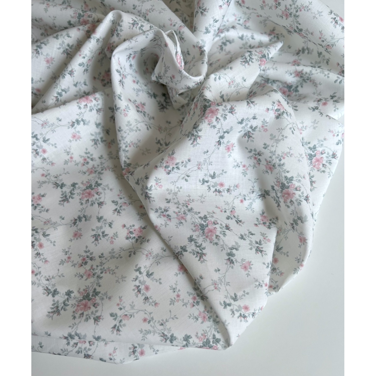 Pippa - Batiste de coton bio SILKYNE à imprimé fleuri rose /vert sauge Tissus issus de l'agriculture biologique  - 6 Pippa - Batiste de coton bio SILKYNE à imprimé fleuri rose /vert sauge Tissus issus de l'agriculture biologique  - 6
