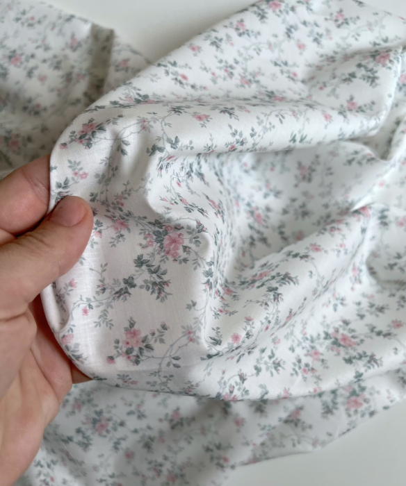 Pippa - Batiste de coton bio SILKYNE à imprimé fleuri rose /vert sauge Tissus issus de l'agriculture biologique  - 2