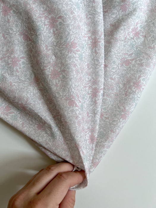 Lola - Batiste de coton bio SILKYNE à imprimé fleuri pastel clair Tissus issus de l'agriculture biologique  - 8