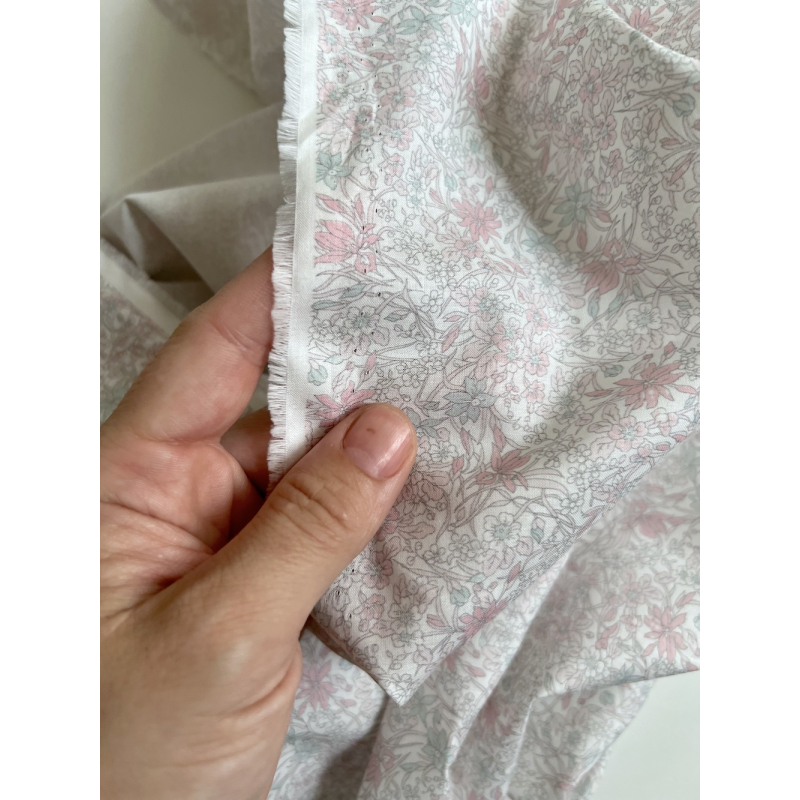 Lola - Batiste de coton bio SILKYNE à imprimé fleuri pastel clair Tissus issus de l'agriculture biologique  - 9