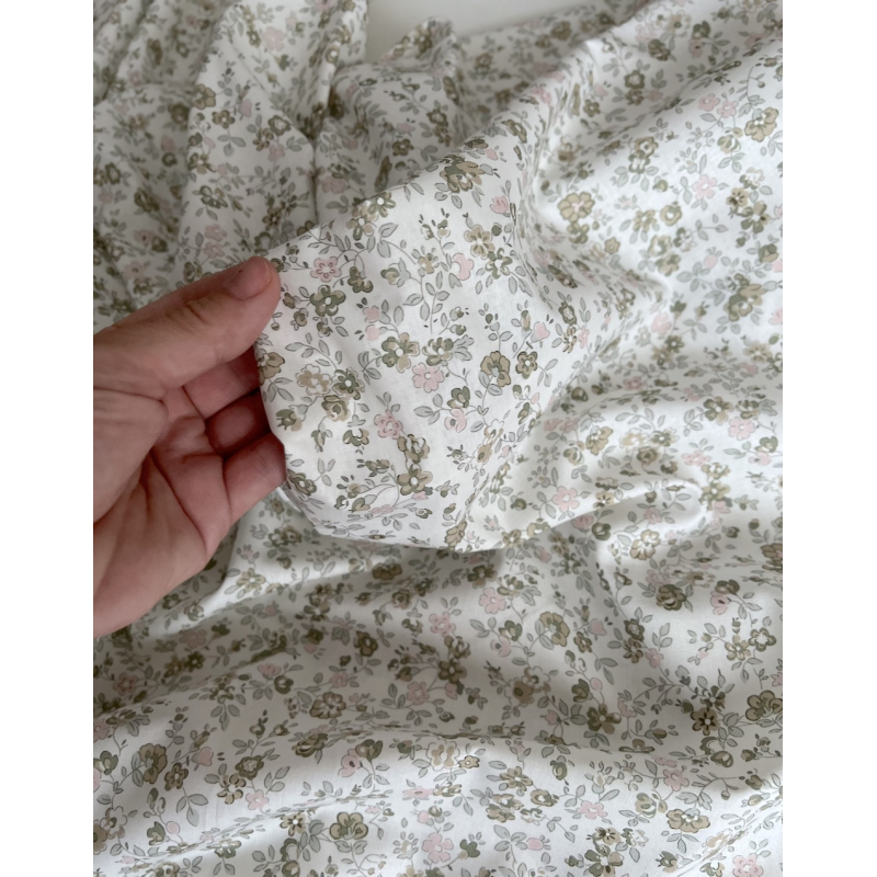 June - Popeline de coton douce BIO imprimé fleuri vert fané et rose Tissus issus de l'agriculture biologique  - 2