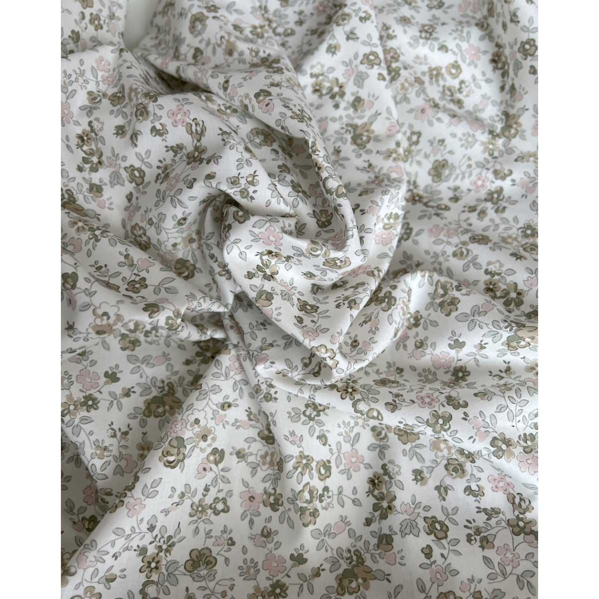 June - Popeline de coton douce BIO imprimé fleuri vert fané et rose Tissus issus de l'agriculture biologique  - 7