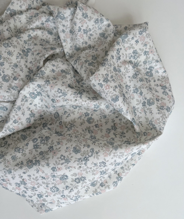 June - Popeline de coton douce BIO imprimé fleuri bleu et rose Tissus issus de l'agriculture biologique  - 3