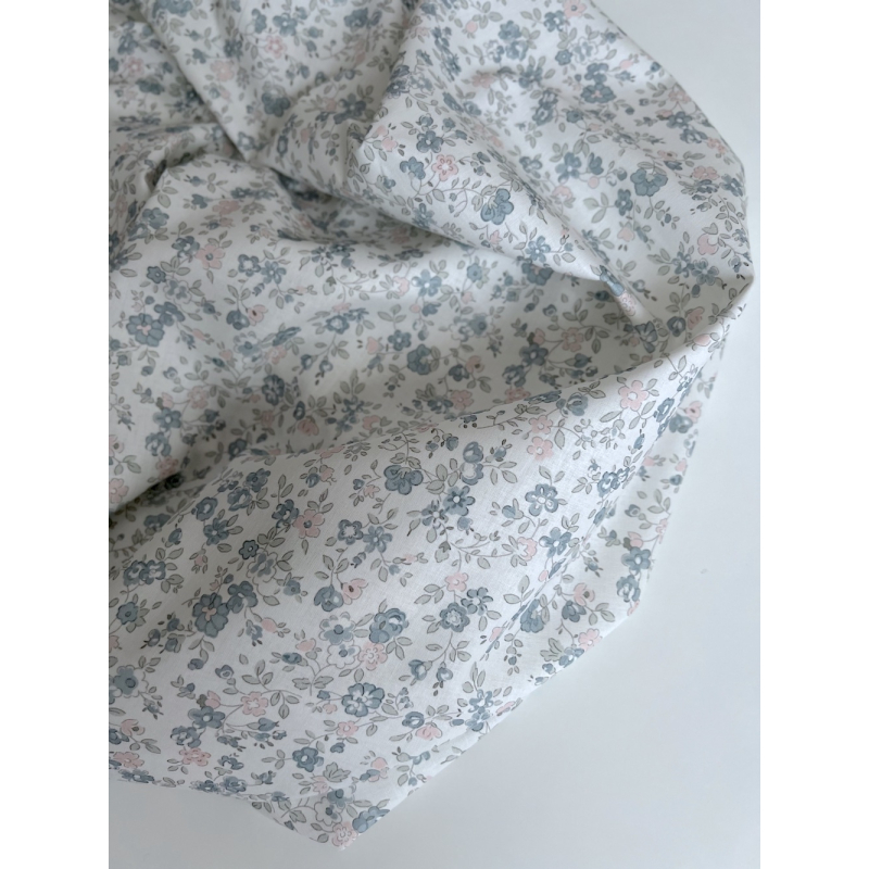 June - Popeline de coton douce BIO imprimé fleuri bleu et rose Tissus issus de l'agriculture biologique  - 4
