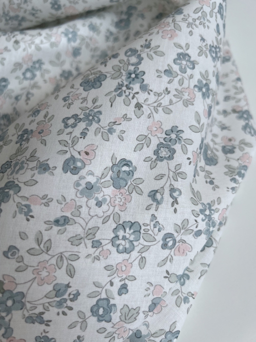 June - Popeline de coton douce BIO imprimé fleuri bleu et rose Tissus issus de l'agriculture biologique  - 2