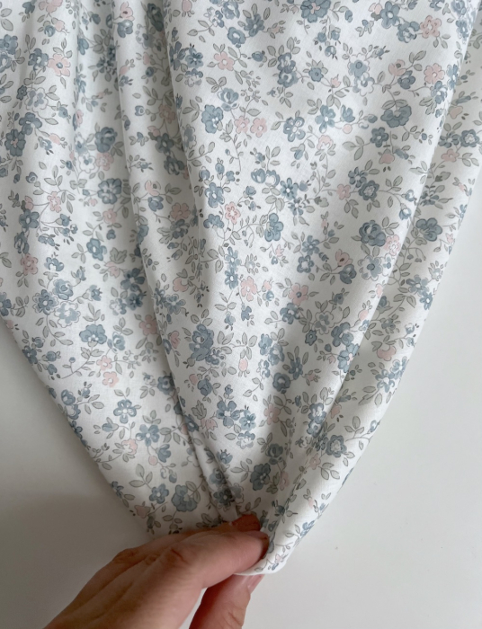 June - Popeline de coton douce BIO imprimé fleuri bleu et rose Tissus issus de l'agriculture biologique  - 8