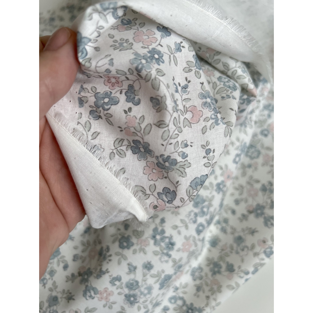 June - Popeline de coton douce BIO imprimé fleuri bleu et rose Tissus issus de l'agriculture biologique  - 9