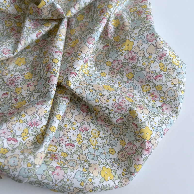 Ophelie - Popeline de coton douce BIO imprimé fleuri jaune, vert, bleu Tissus issus de l'agriculture biologique  - 1