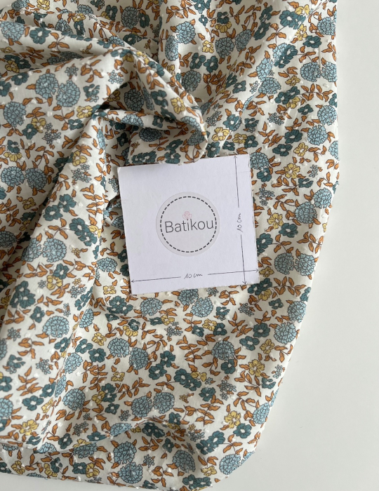 Néolie - Plumetis de coton parme imprimé fleuri cuivre et bleu Tissus issus de l'agriculture biologique  - 3