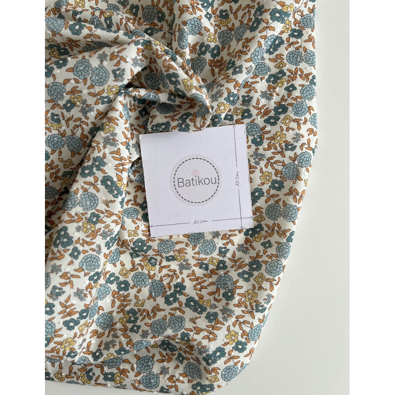Néolie - Plumetis de coton parme imprimé fleuri cuivre et bleu Tissus issus de l'agriculture biologique  - 3