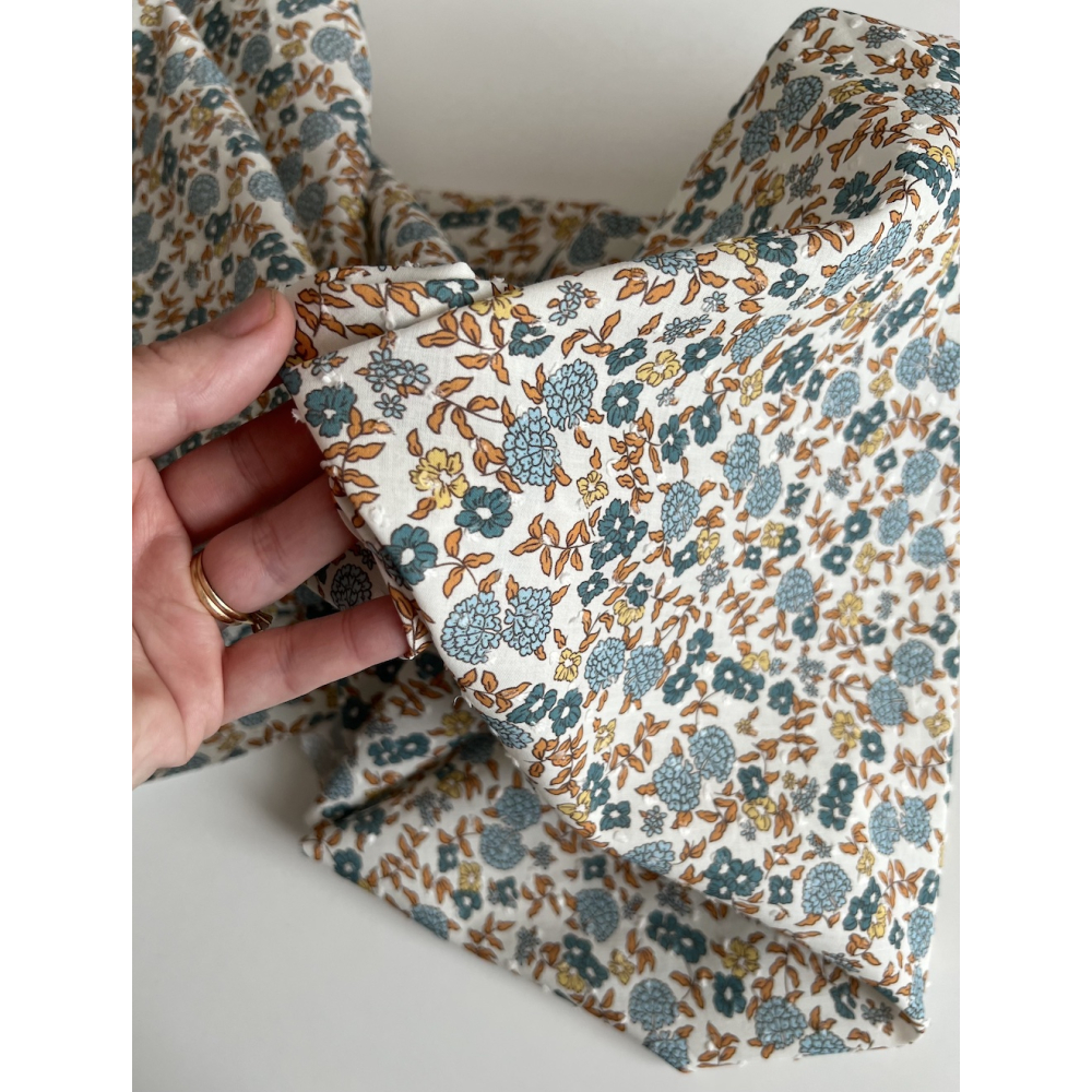 Néolie - Plumetis de coton parme imprimé fleuri cuivre et bleu Tissus issus de l'agriculture biologique  - 4