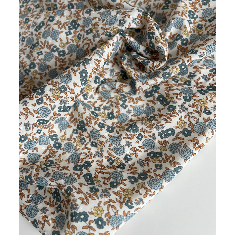 Néolie - Plumetis de coton parme imprimé fleuri cuivre et bleu Tissus issus de l'agriculture biologique  - 7