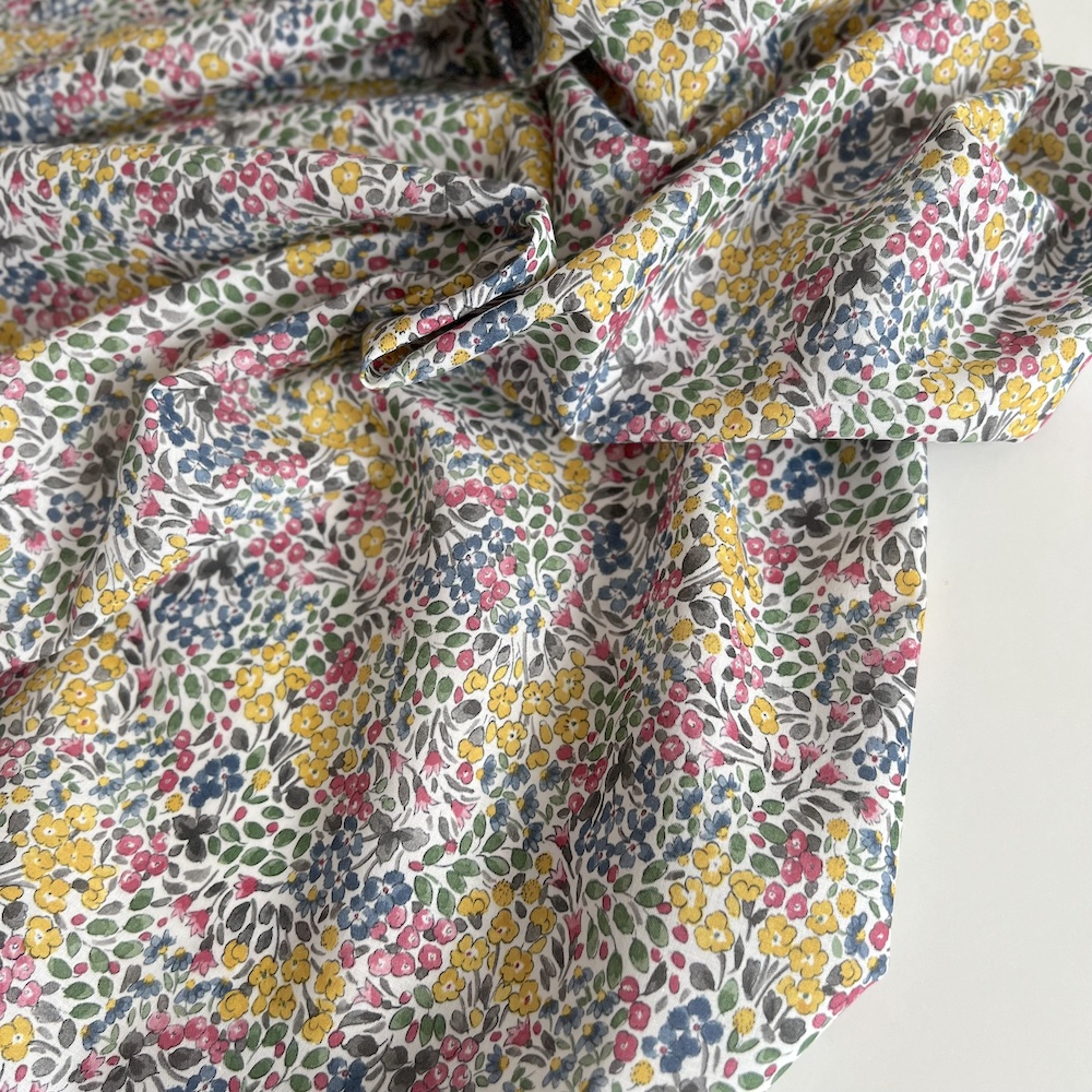 Annette - Batiste de coton SILKYNE à imprimé fleuri citronné Tissus issus de l'agriculture biologique  - 1