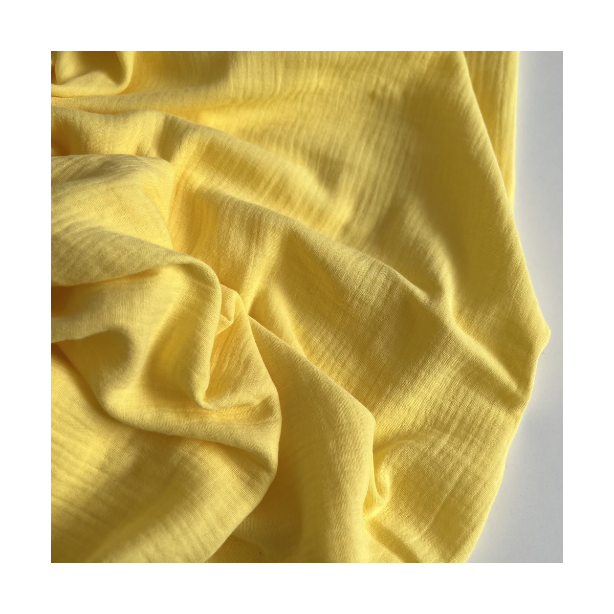Double gaze de coton BIO unie jaune citron Tissus issus de l'agriculture biologique  - 1 Double gaze de coton BIO unie jaune citron Tissus issus de l'agriculture biologique  - 1
