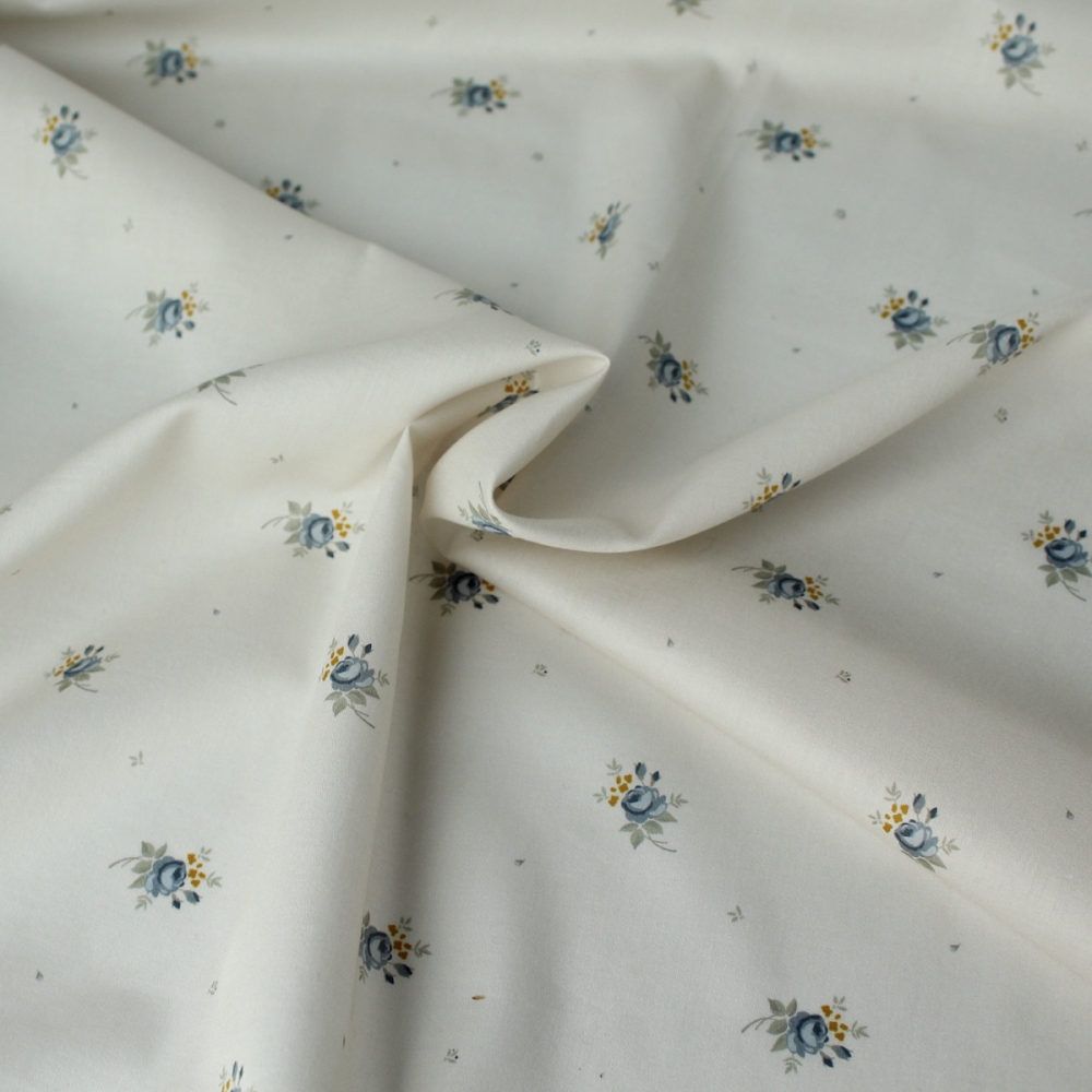 Coton satiné motif Lily exclusif Batikou fond crème